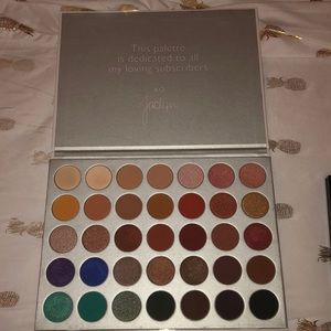 Jaclyn Hill Morphe Pallete VERY lightly used.